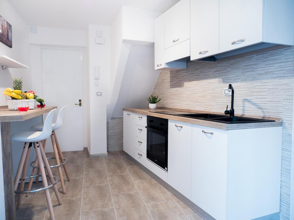 Chiaia Premium Flat, Naples Center, Near Seaside Apartment Luaran gambar